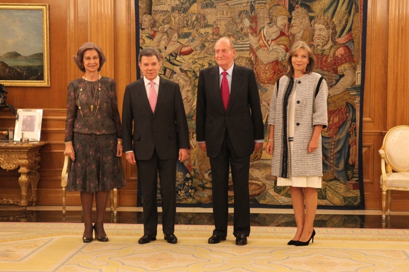 King Juan Carlos and Queen Sofia receiving Colombian President Juan Manuel Santos and his wife María Clemencia Rodríguez Múnera at Zarzuela Palace this month.