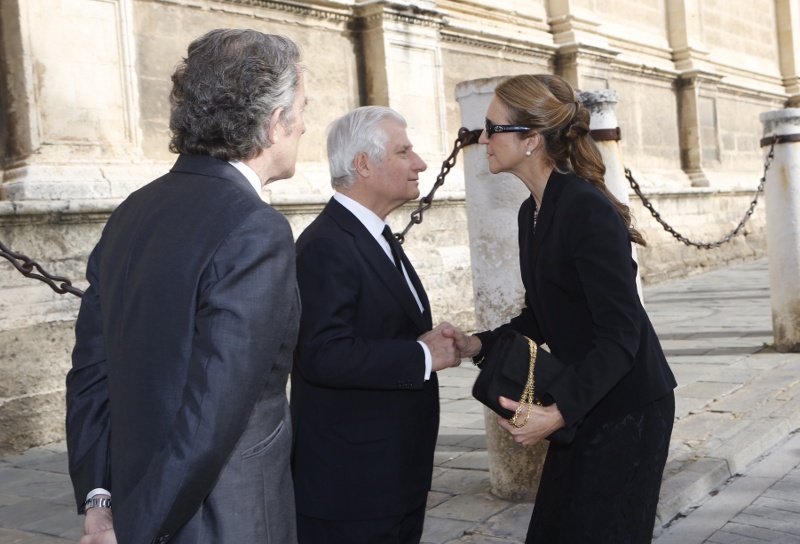 Infanta Elena with the Duchess of Alba's son and widower.