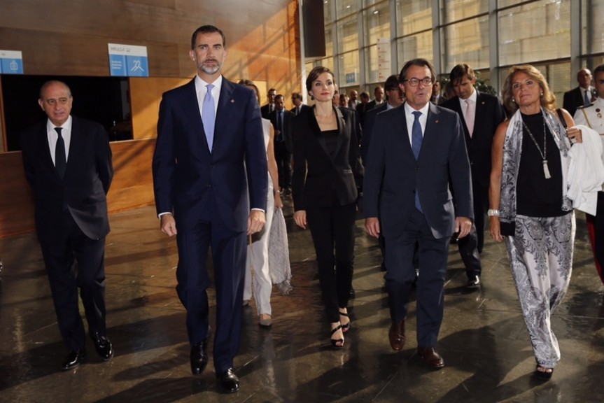 The King and Queen arriving at the Girona Congress Hall with Catalan President Artut Mas.  © Casa de S.M. el Rey